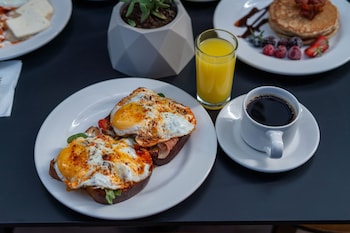 fulton business luxury hotel