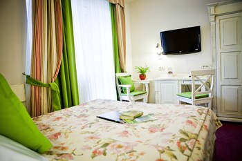 helan family and garden