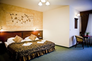 helan family and garden