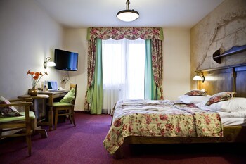 helan family and garden