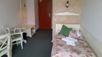 helan family and garden