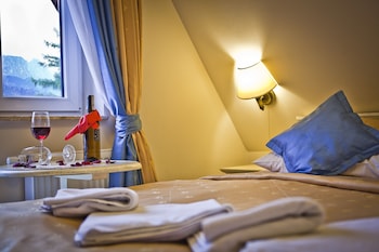 helan family and garden