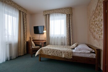 helan family and garden