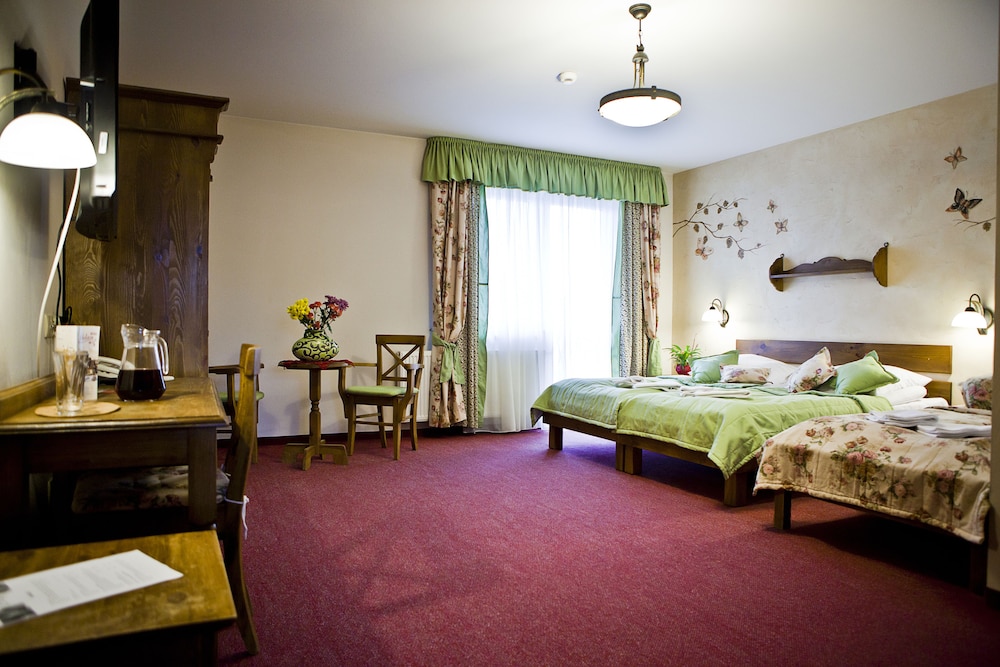 helan family and garden