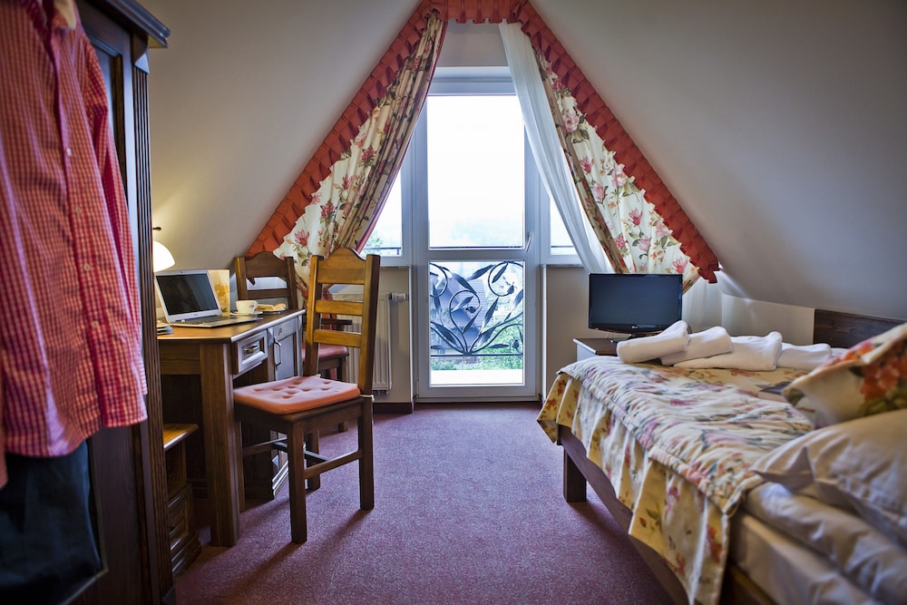 helan family and garden