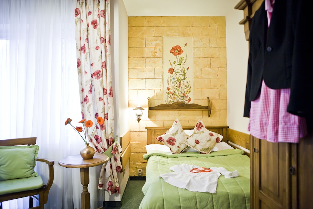 helan family and garden