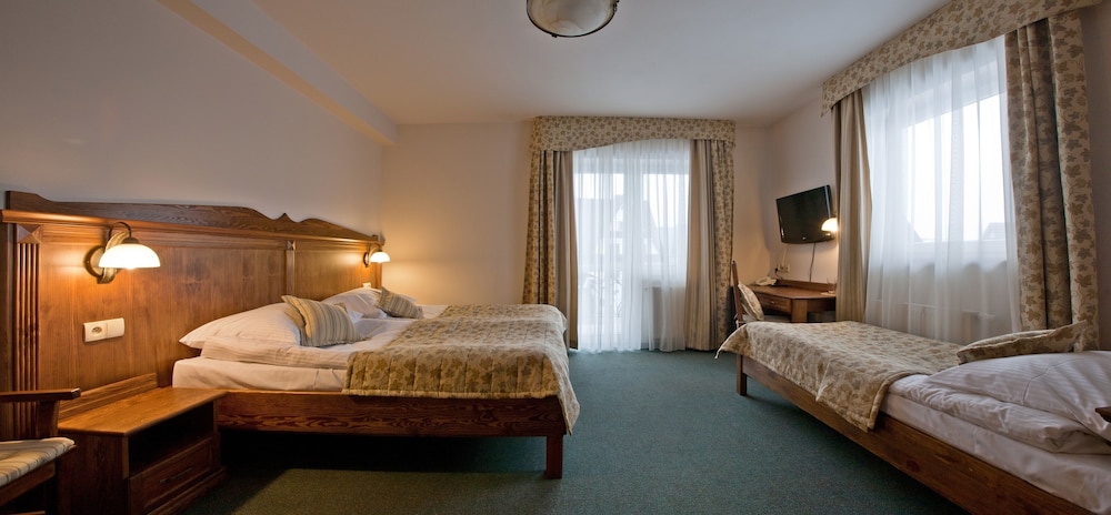 helan family and garden