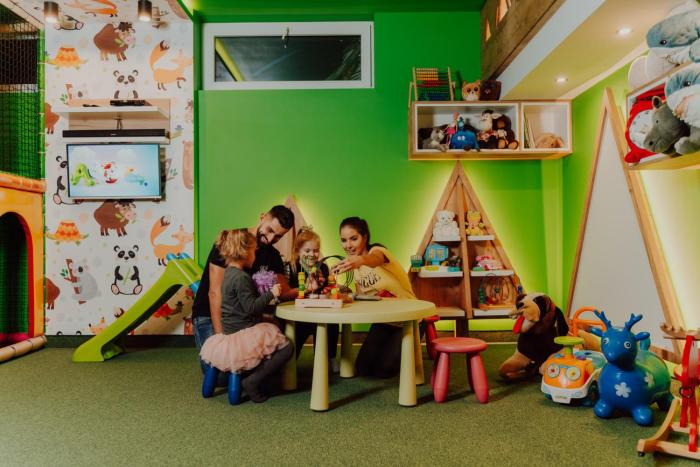 helan family and garden