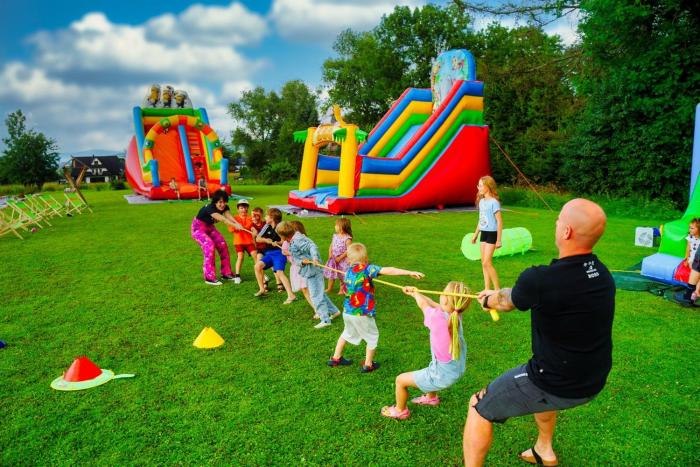 helan family and garden