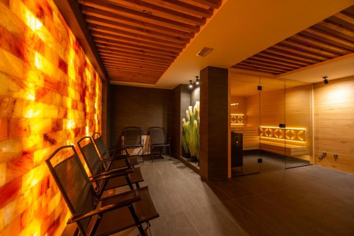 helan family and garden