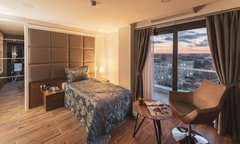 novel centre point hotel