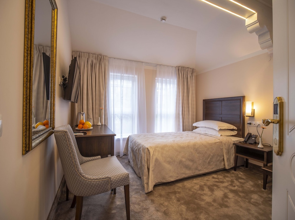 the moon boutique hotel