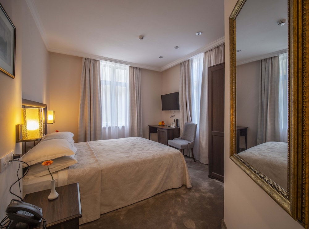 the moon boutique hotel