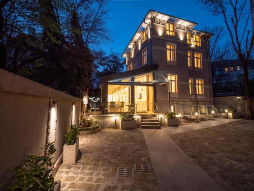 the moon boutique hotel