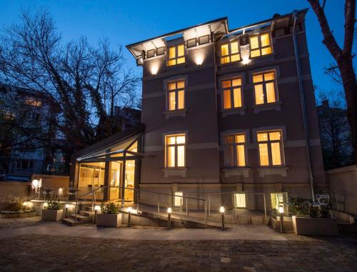 the moon boutique hotel