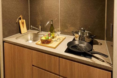 monday apart nihonbashi suitengumae former gate stay nihonbashi suitengumae