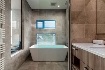 off piste chalet by h2 life