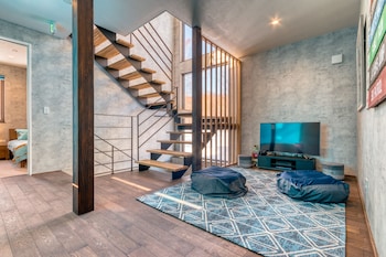 off piste chalet by h2 life