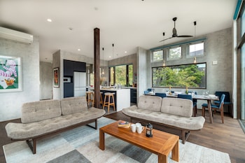 off piste chalet by h2 life