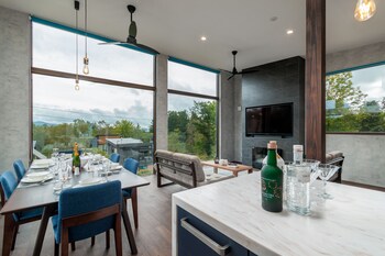 off piste chalet by h2 life