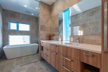 off piste chalet by h2 life