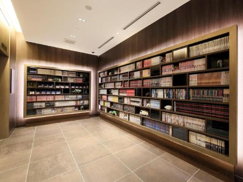 quintessa hotel fukuoka tenjin comic and books