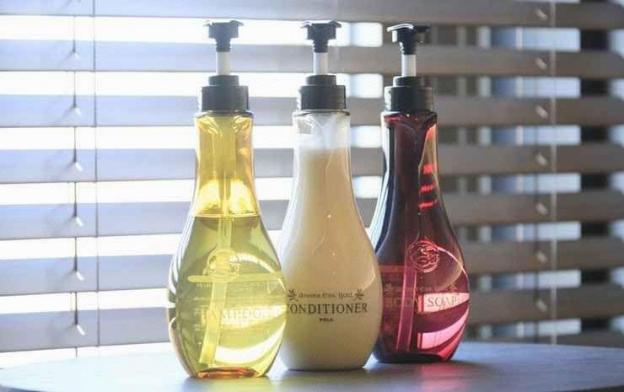 quintessa hotel fukuoka tenjin comic and books