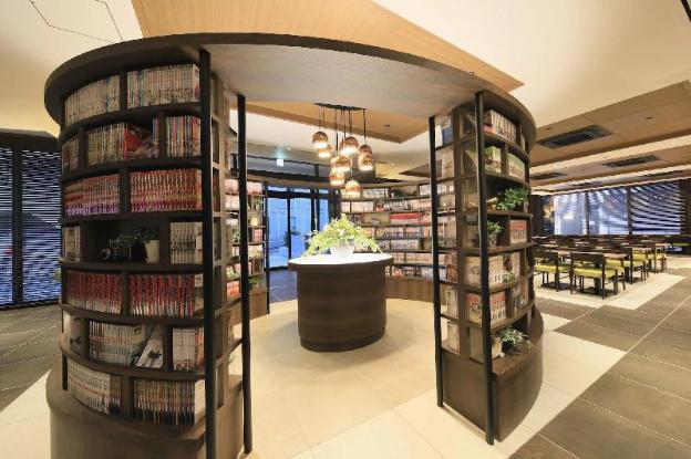 quintessa hotel fukuoka tenjin comic and books