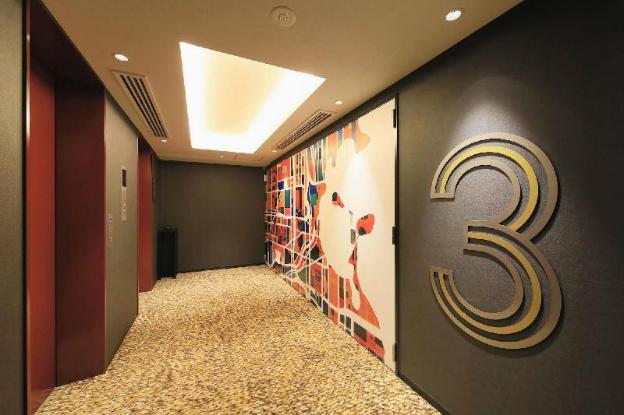 quintessa hotel fukuoka tenjin comic and books