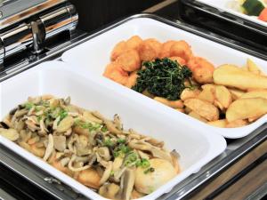 quintessa hotel fukuoka tenjin comic and books