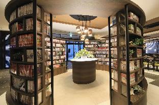 quintessa hotel fukuoka tenjin comic and books