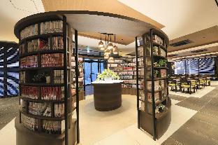 quintessa hotel fukuoka tenjin comic and books