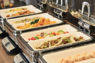 quintessa hotel fukuoka tenjin comic and books