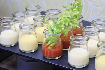 quintessa hotel fukuoka tenjin comic and books