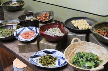 quintessa hotel fukuoka tenjin comic and books