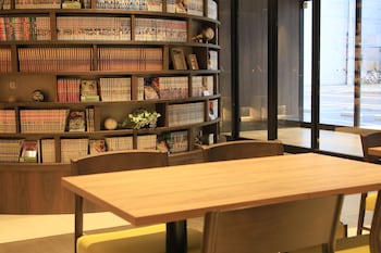 quintessa hotel fukuoka tenjin comic and books