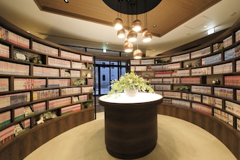 quintessa hotel fukuoka tenjin comic and books