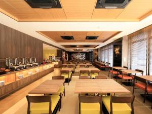 quintessa hotel fukuoka tenjin comic and books