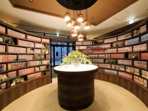 quintessa hotel fukuoka tenjin comic and books