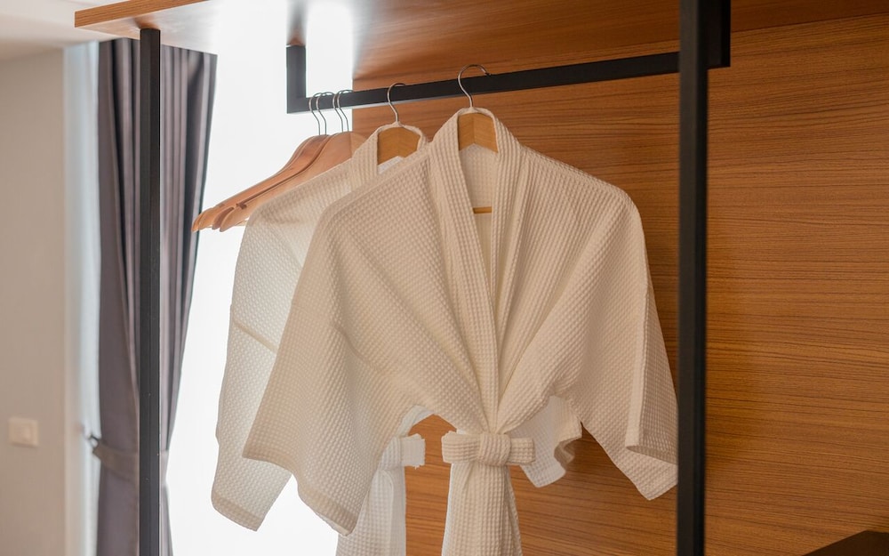 b2 surat thani premier hotel