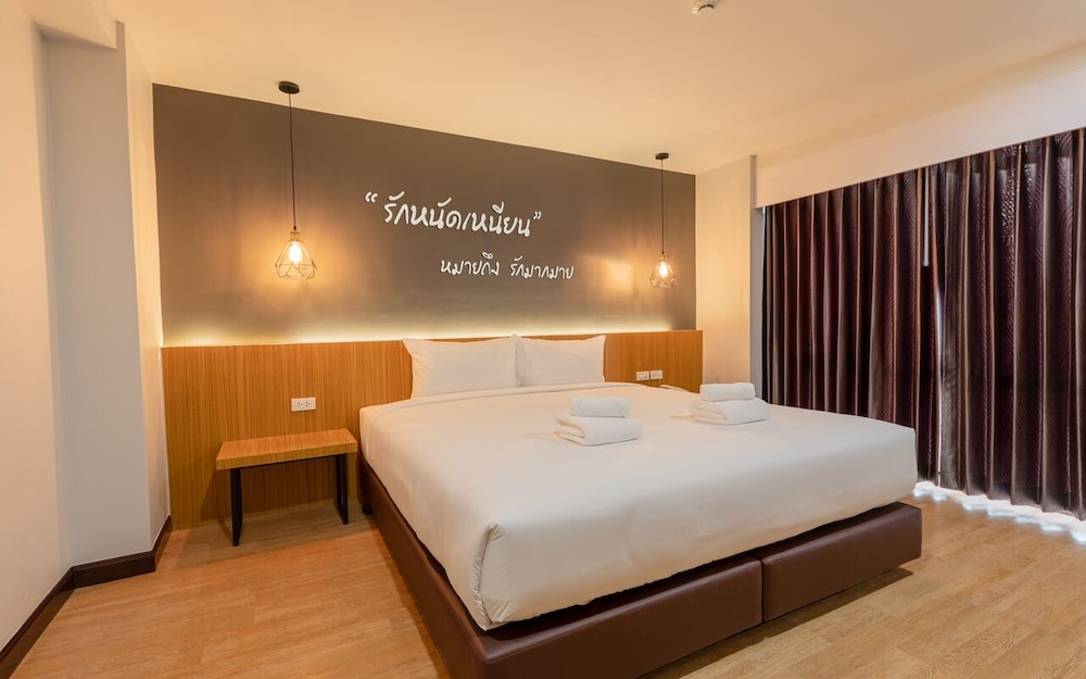 b2 surat thani premier hotel