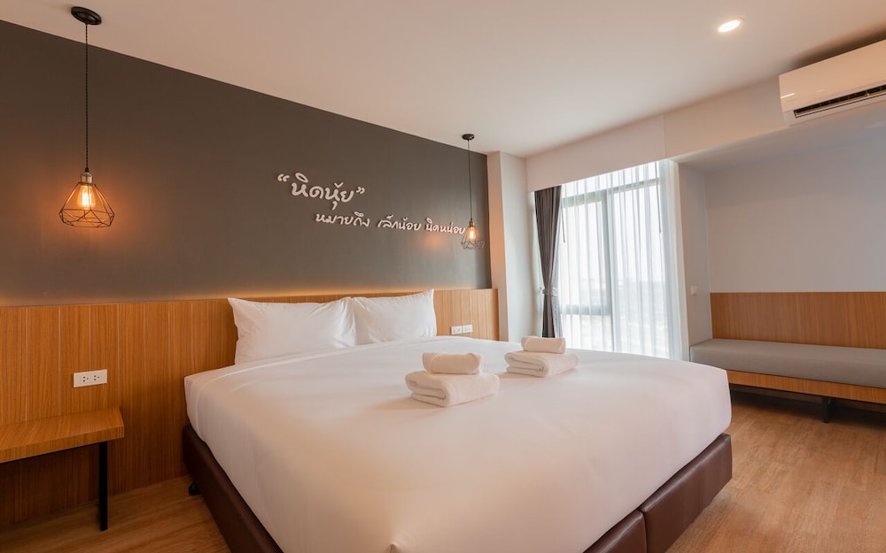 b2 surat thani premier hotel