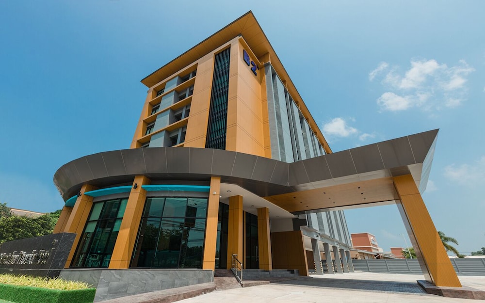 b2 surat thani premier hotel