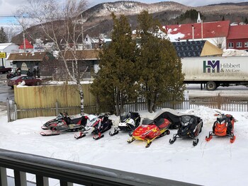 island pond country inn