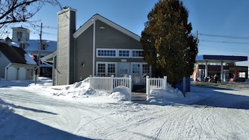 island pond country inn