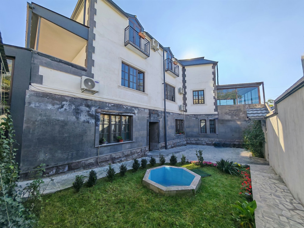 blur inn gallery hotel