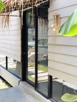 the jungle hostel canggu