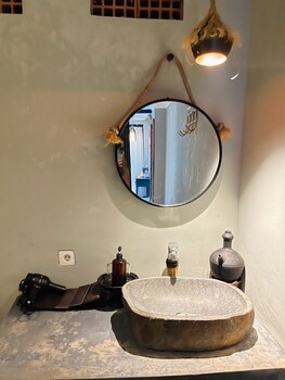 the jungle hostel canggu