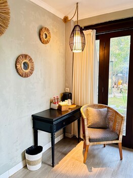 the jungle hostel canggu