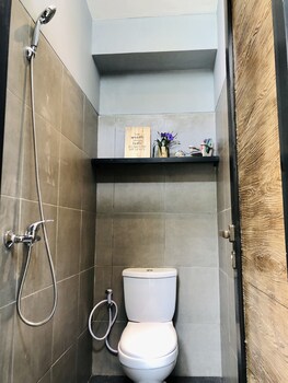 the jungle hostel canggu